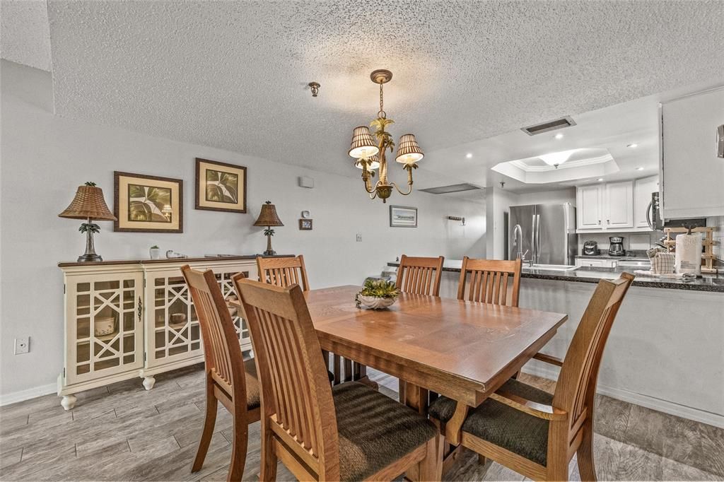 待售: $399,900 (1 贝兹, 1 浴室, 840 平方英尺)