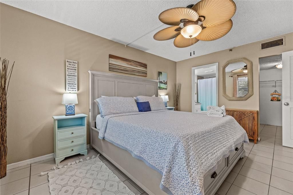 待售: $399,900 (1 贝兹, 1 浴室, 840 平方英尺)