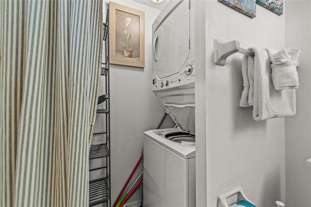 待售: $399,900 (1 贝兹, 1 浴室, 840 平方英尺)