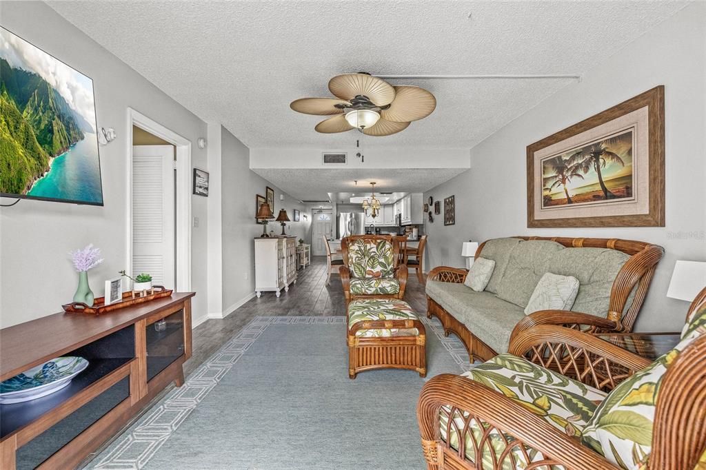 待售: $399,900 (1 贝兹, 1 浴室, 840 平方英尺)