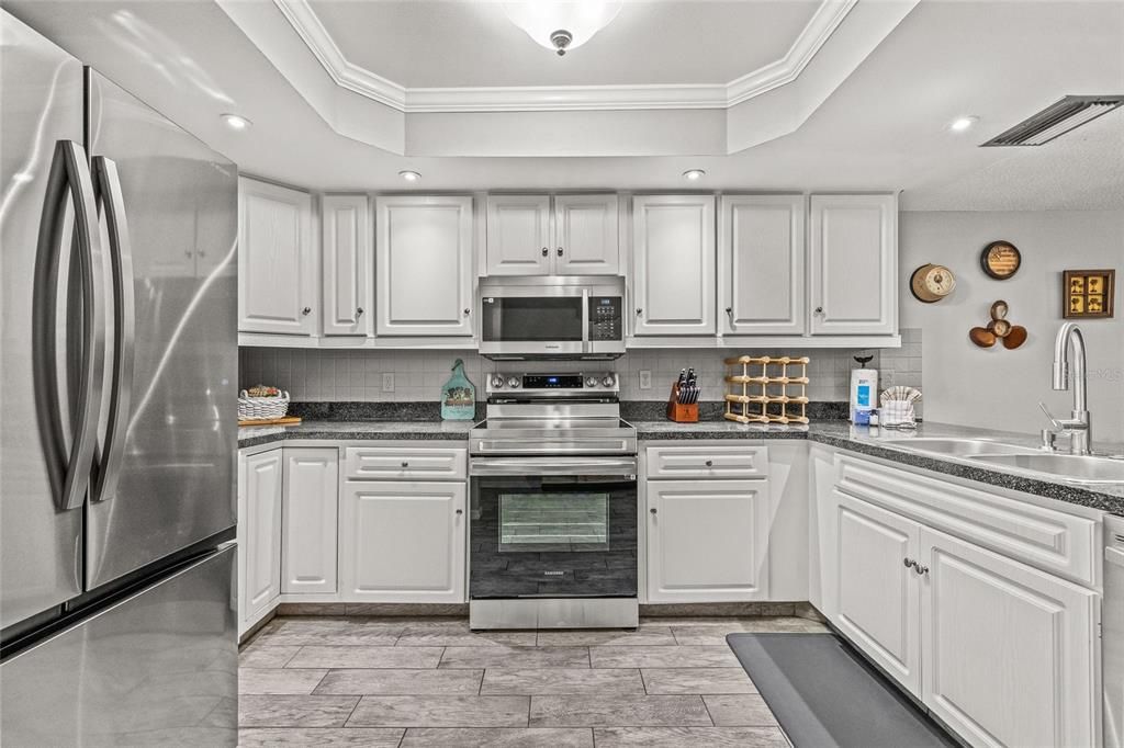 待售: $399,900 (1 贝兹, 1 浴室, 840 平方英尺)