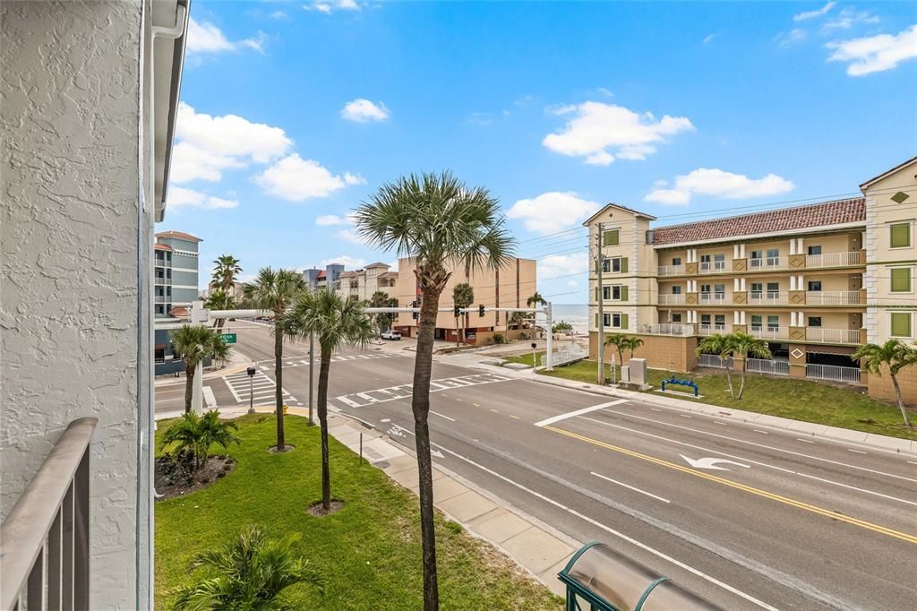 待售: $399,900 (1 贝兹, 1 浴室, 840 平方英尺)