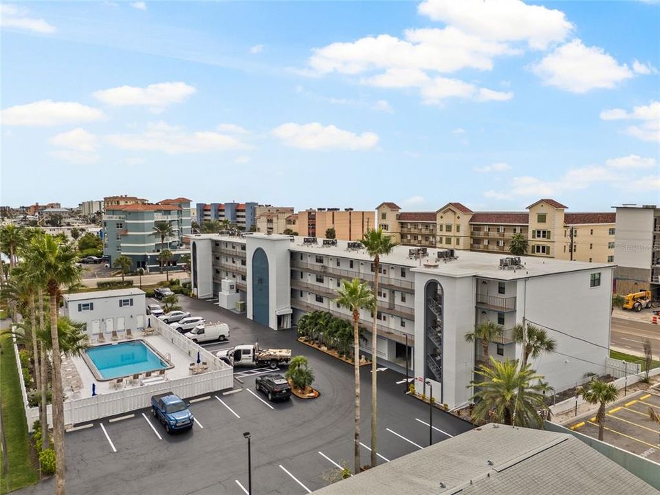 待售: $399,900 (1 贝兹, 1 浴室, 840 平方英尺)