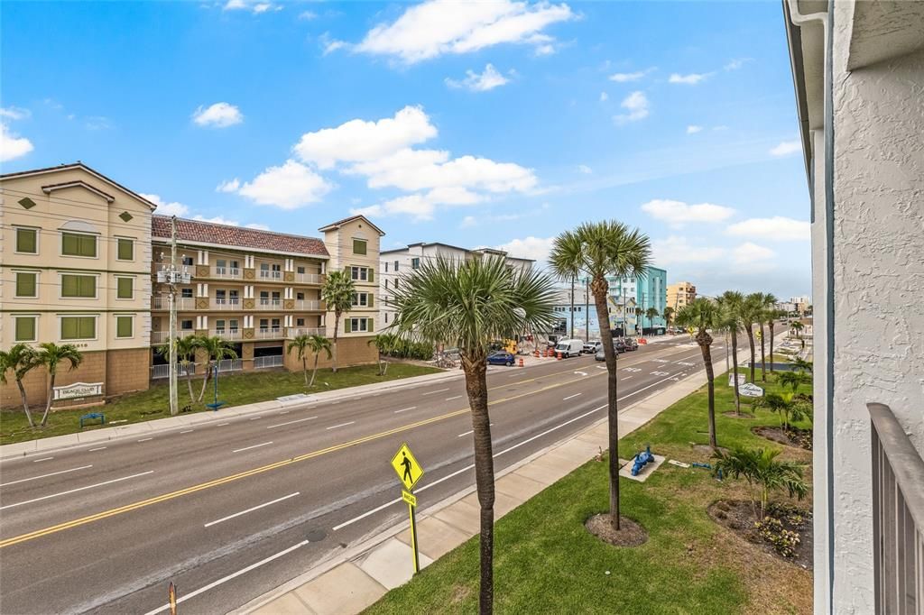 待售: $399,900 (1 贝兹, 1 浴室, 840 平方英尺)