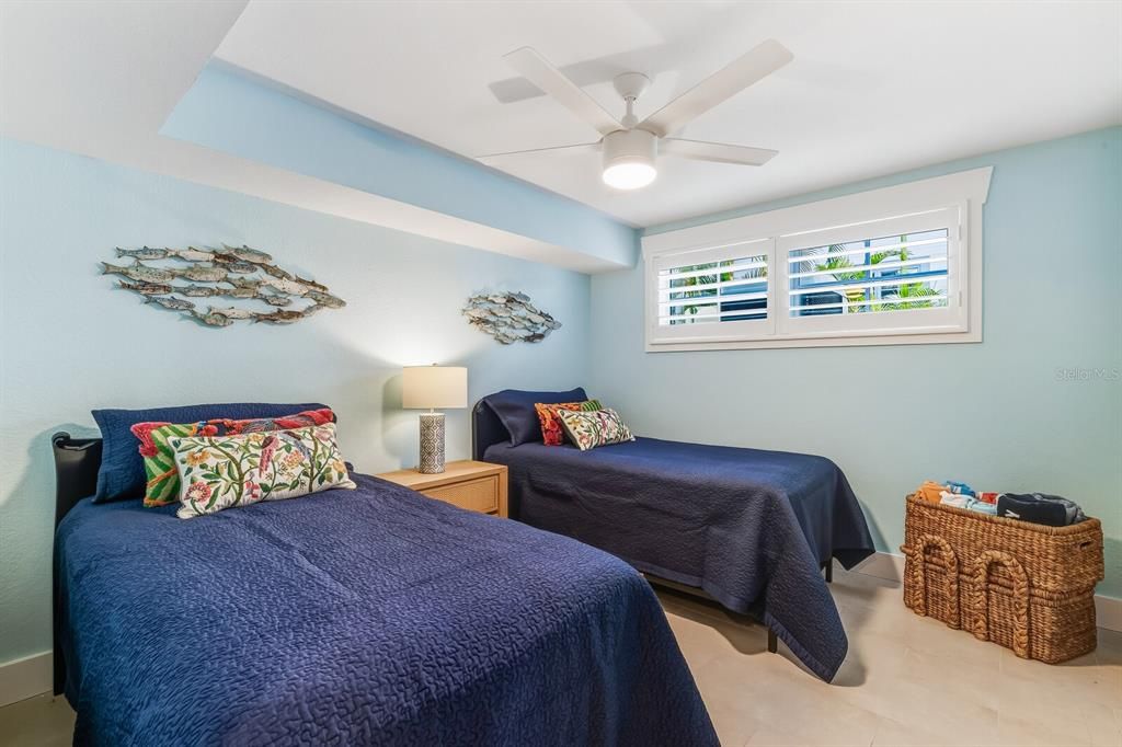 合同活跃: $3,100,000 (3 贝兹, 2 浴室, 1976 平方英尺)