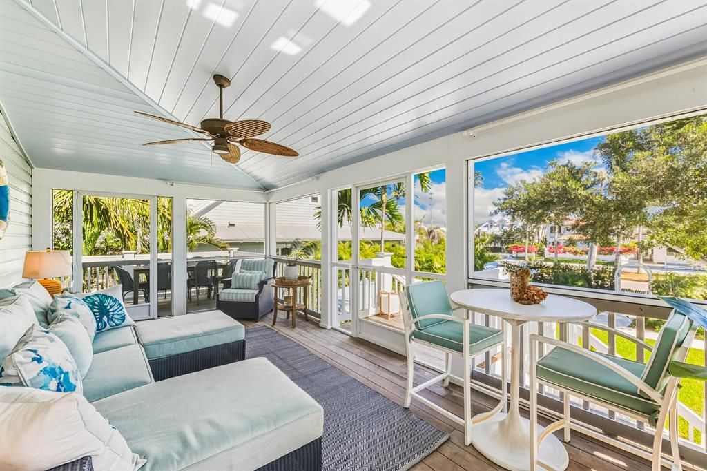 合同活跃: $3,100,000 (3 贝兹, 2 浴室, 1976 平方英尺)