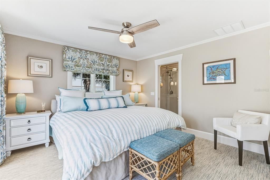 合同活跃: $3,100,000 (3 贝兹, 2 浴室, 1976 平方英尺)