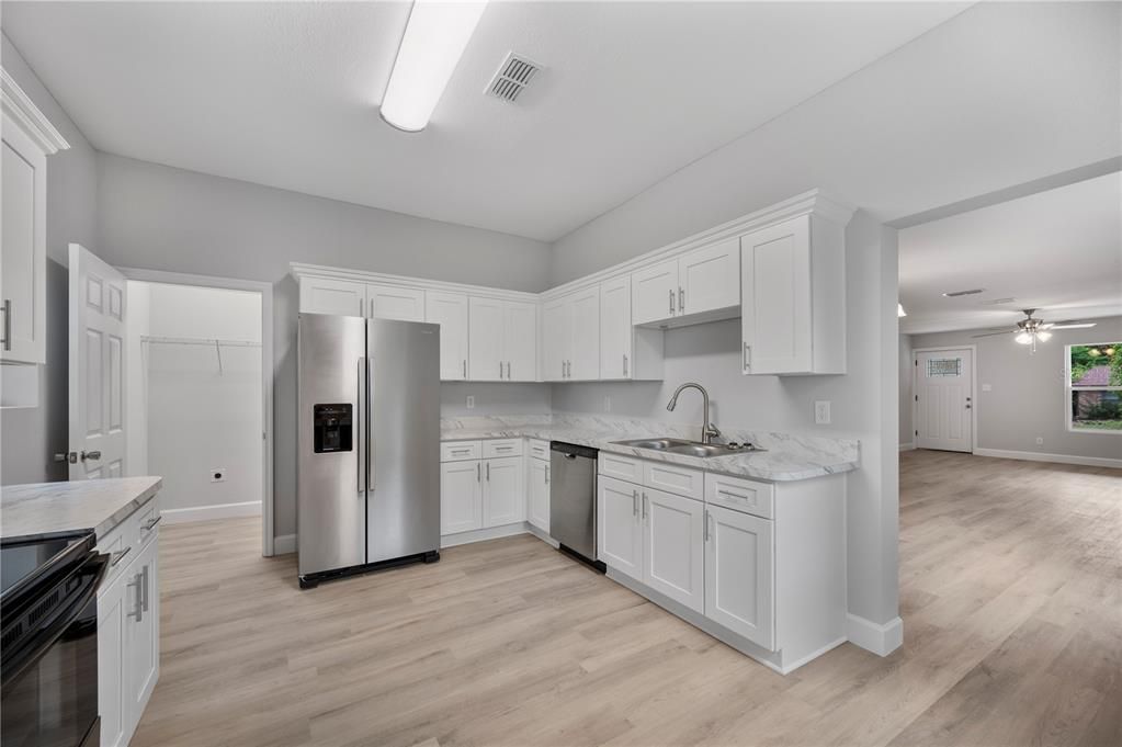 待售: $289,950 (3 贝兹, 2 浴室, 1414 平方英尺)