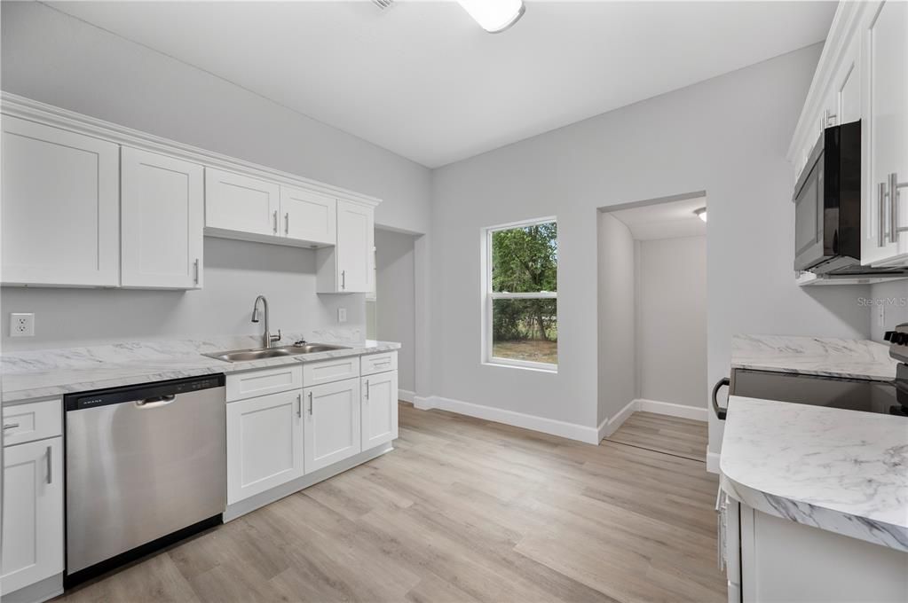 待售: $289,950 (3 贝兹, 2 浴室, 1414 平方英尺)