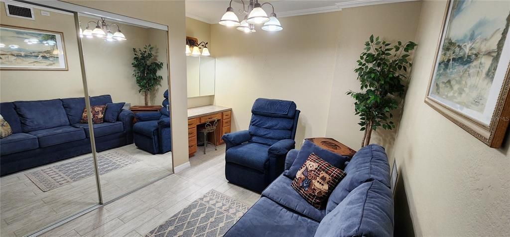 待售: $180,000 (2 贝兹, 1 浴室, 1037 平方英尺)