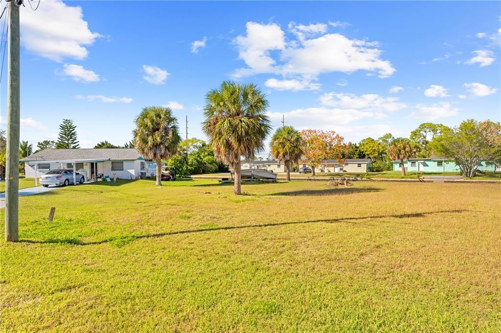 На продажу: $95,000 (0.11 acres)