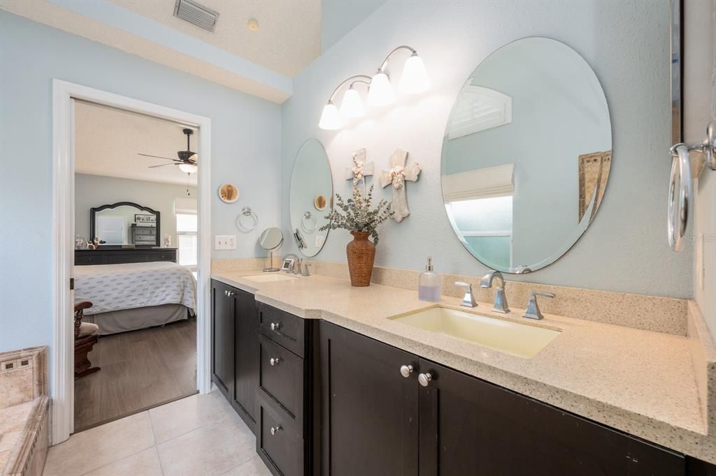 待售: $525,000 (3 贝兹, 2 浴室, 2068 平方英尺)