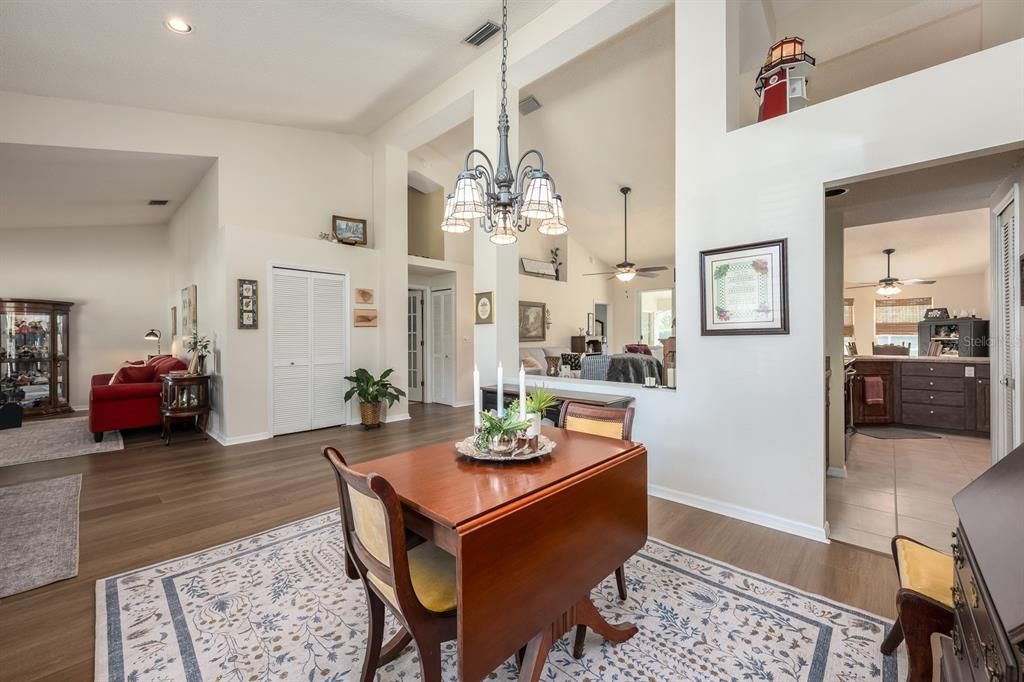 待售: $525,000 (3 贝兹, 2 浴室, 2068 平方英尺)