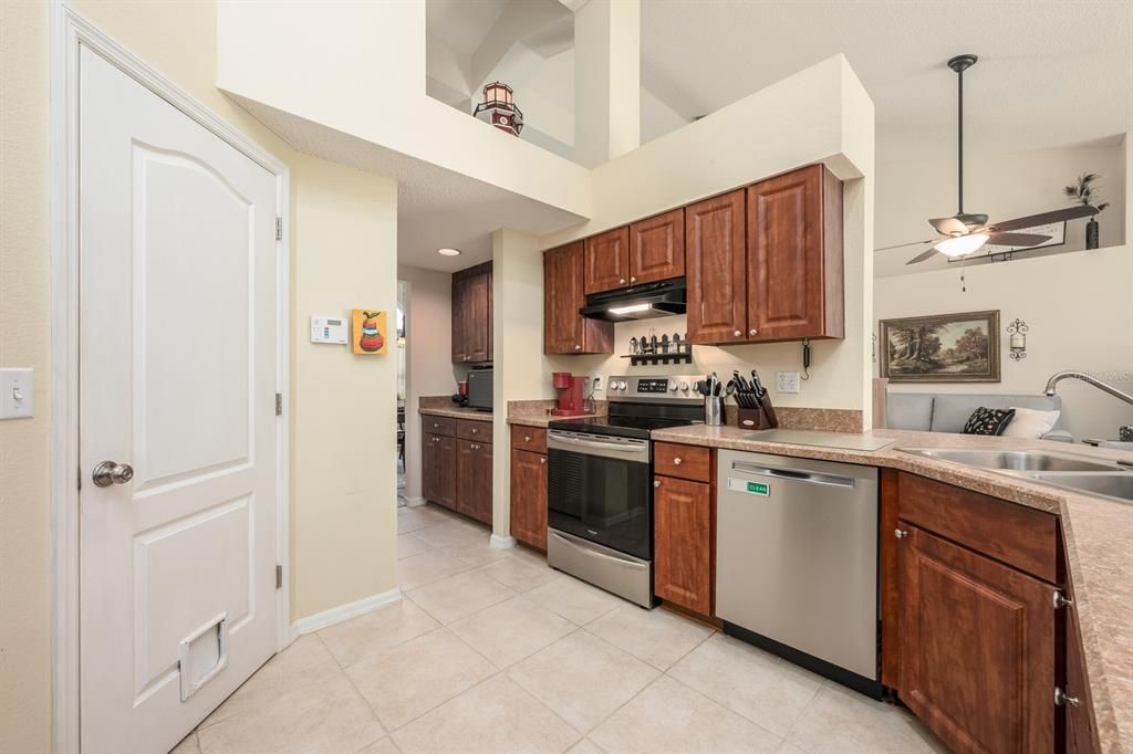 待售: $525,000 (3 贝兹, 2 浴室, 2068 平方英尺)