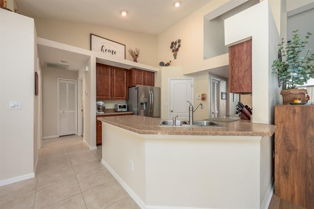 待售: $525,000 (3 贝兹, 2 浴室, 2068 平方英尺)