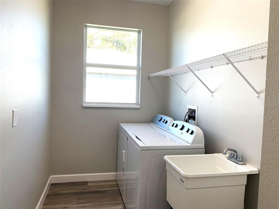 For Rent: $1,899 (3 beds, 2 baths, 1613 Square Feet)