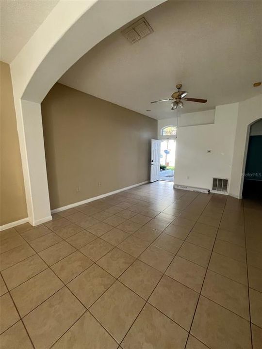 For Rent: $1,950 (3 beds, 2 baths, 1246 Square Feet)