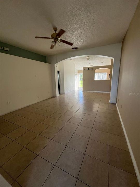 For Rent: $1,950 (3 beds, 2 baths, 1246 Square Feet)