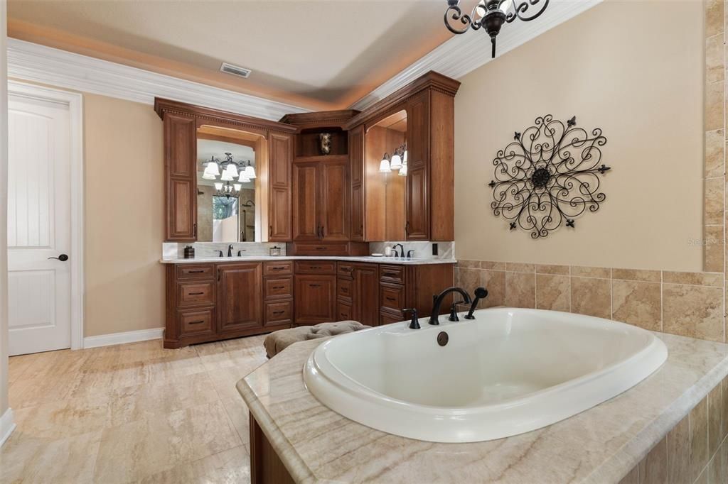 待售: $1,350,000 (4 贝兹, 5 浴室, 5104 平方英尺)