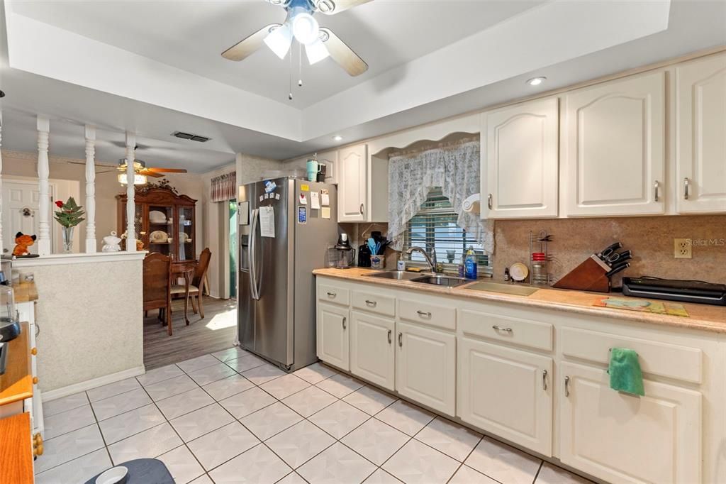 Active With Contract: $279,000 (2 beds, 2 baths, 1300 Square Feet)