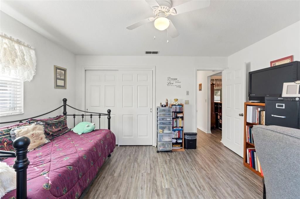 Active With Contract: $279,000 (2 beds, 2 baths, 1300 Square Feet)