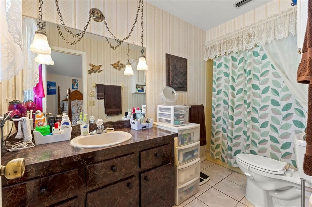 Active With Contract: $279,000 (2 beds, 2 baths, 1300 Square Feet)