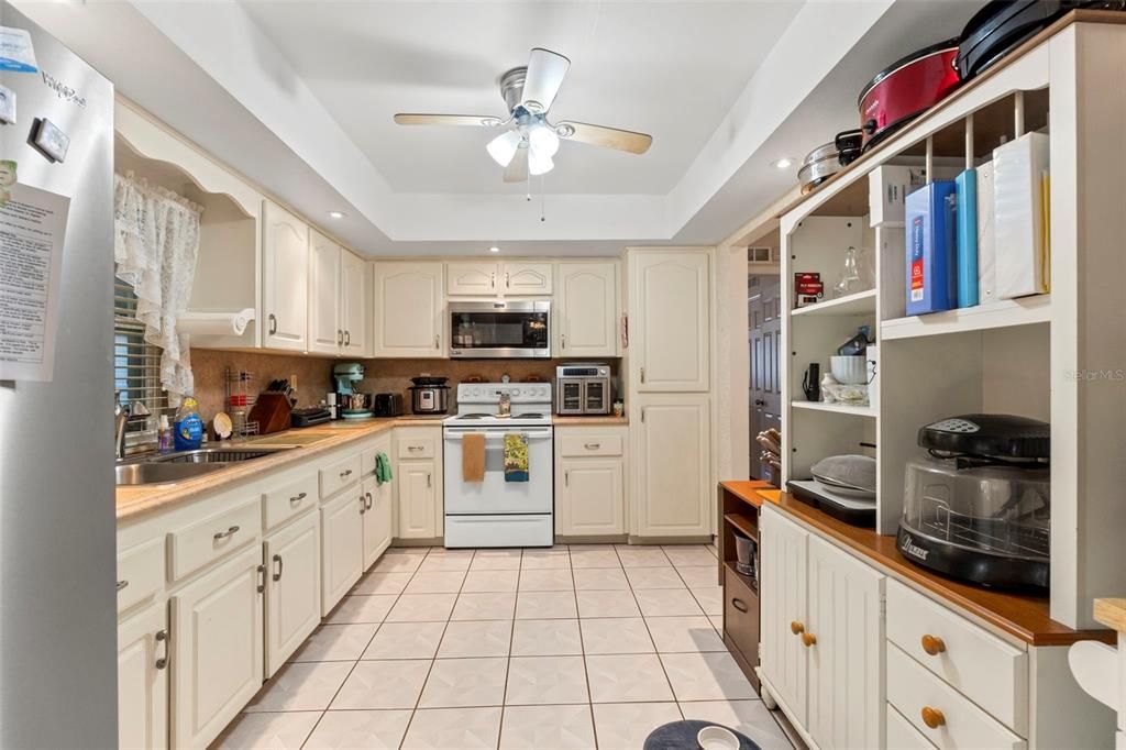 Active With Contract: $279,000 (2 beds, 2 baths, 1300 Square Feet)