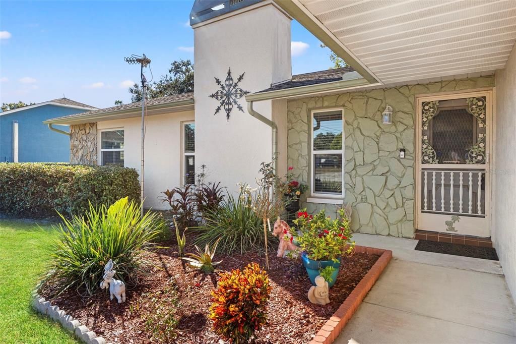 Active With Contract: $279,000 (2 beds, 2 baths, 1300 Square Feet)