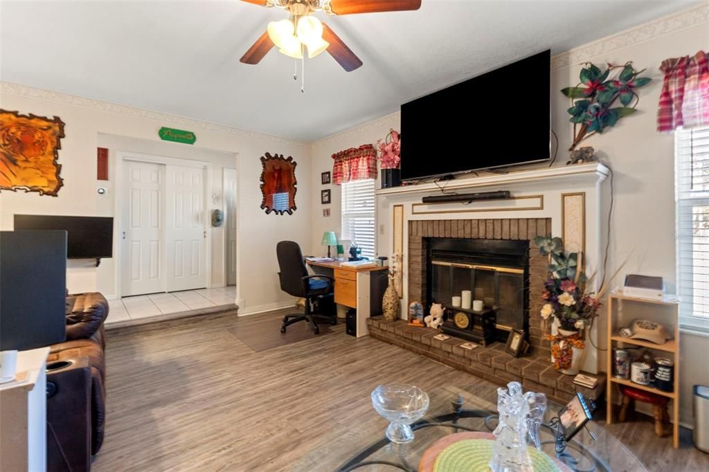 Active With Contract: $279,000 (2 beds, 2 baths, 1300 Square Feet)