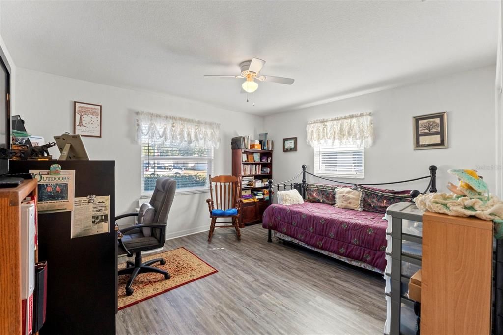 Active With Contract: $279,000 (2 beds, 2 baths, 1300 Square Feet)