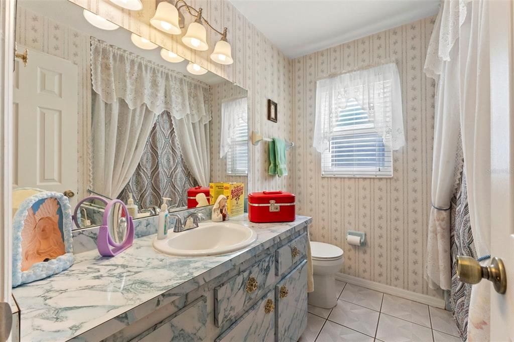 Active With Contract: $279,000 (2 beds, 2 baths, 1300 Square Feet)