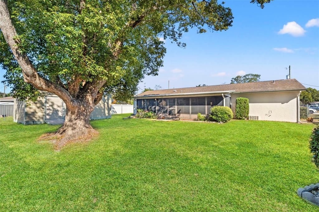 Active With Contract: $279,000 (2 beds, 2 baths, 1300 Square Feet)