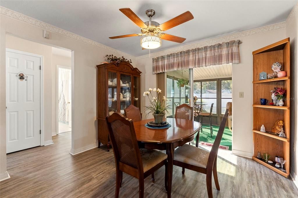 Active With Contract: $279,000 (2 beds, 2 baths, 1300 Square Feet)