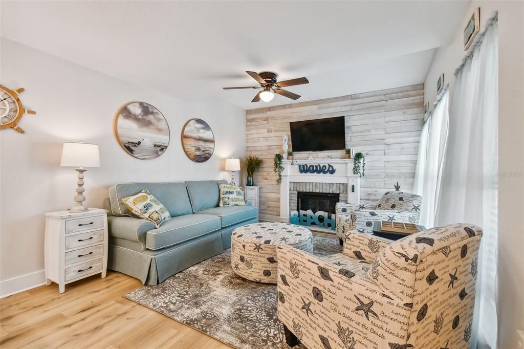 For Sale: $549,000 (2 beds, 2 baths, 1040 Square Feet)