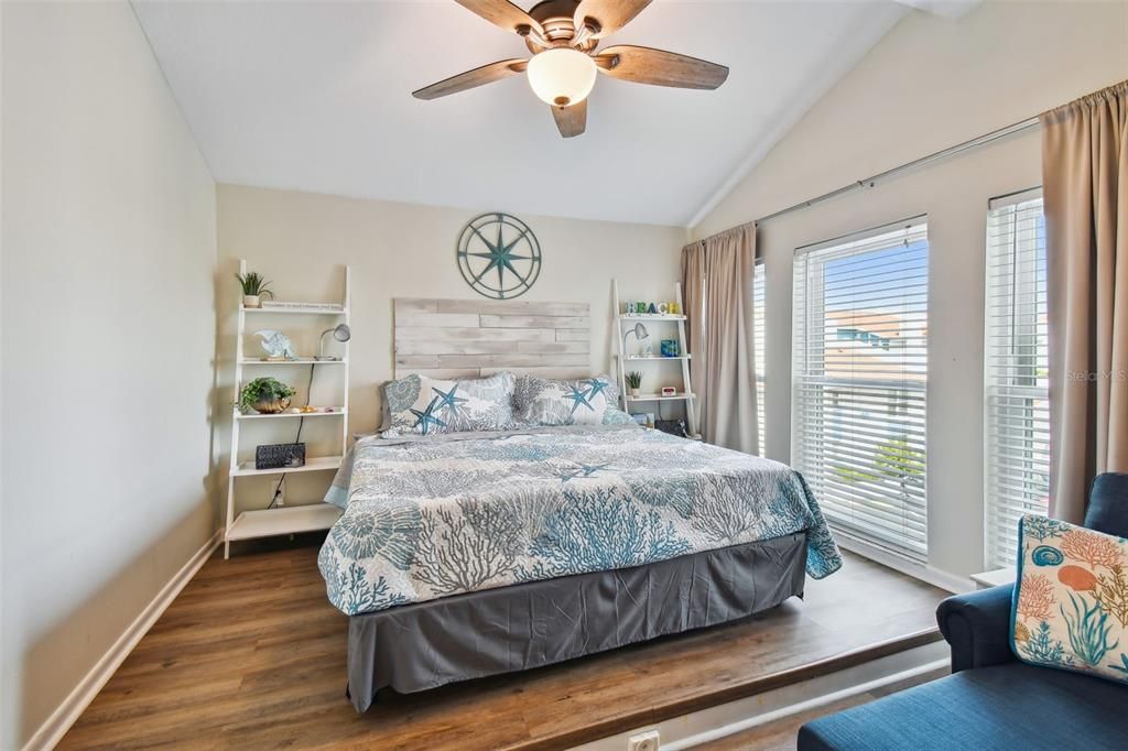 For Sale: $549,000 (2 beds, 2 baths, 1040 Square Feet)