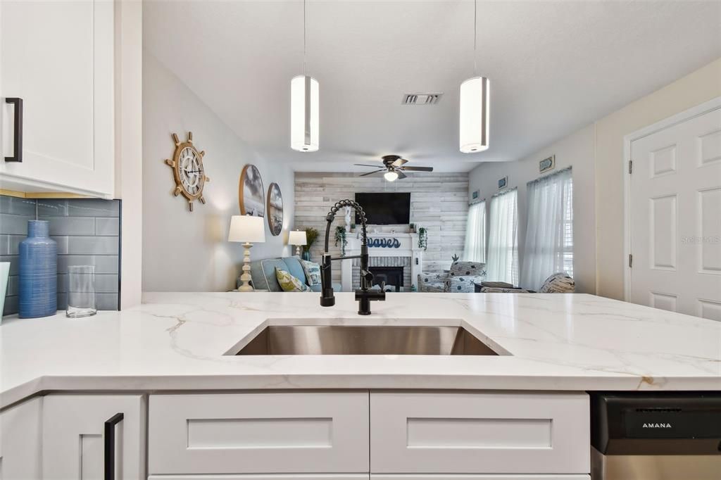 For Sale: $549,000 (2 beds, 2 baths, 1040 Square Feet)