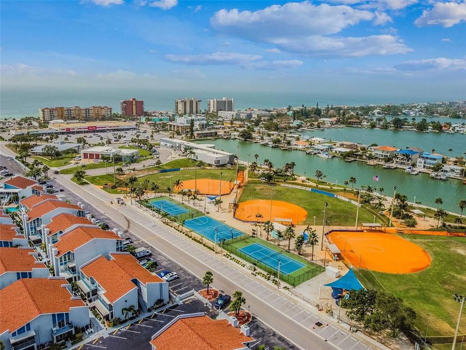 For Sale: $549,000 (2 beds, 2 baths, 1040 Square Feet)