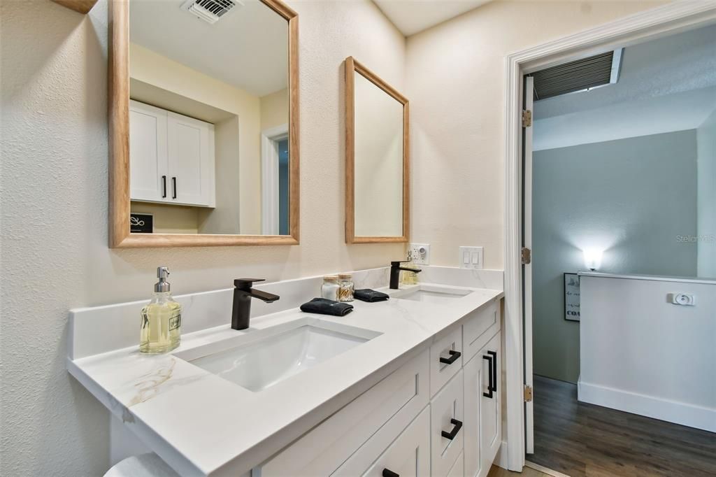 For Sale: $549,000 (2 beds, 2 baths, 1040 Square Feet)