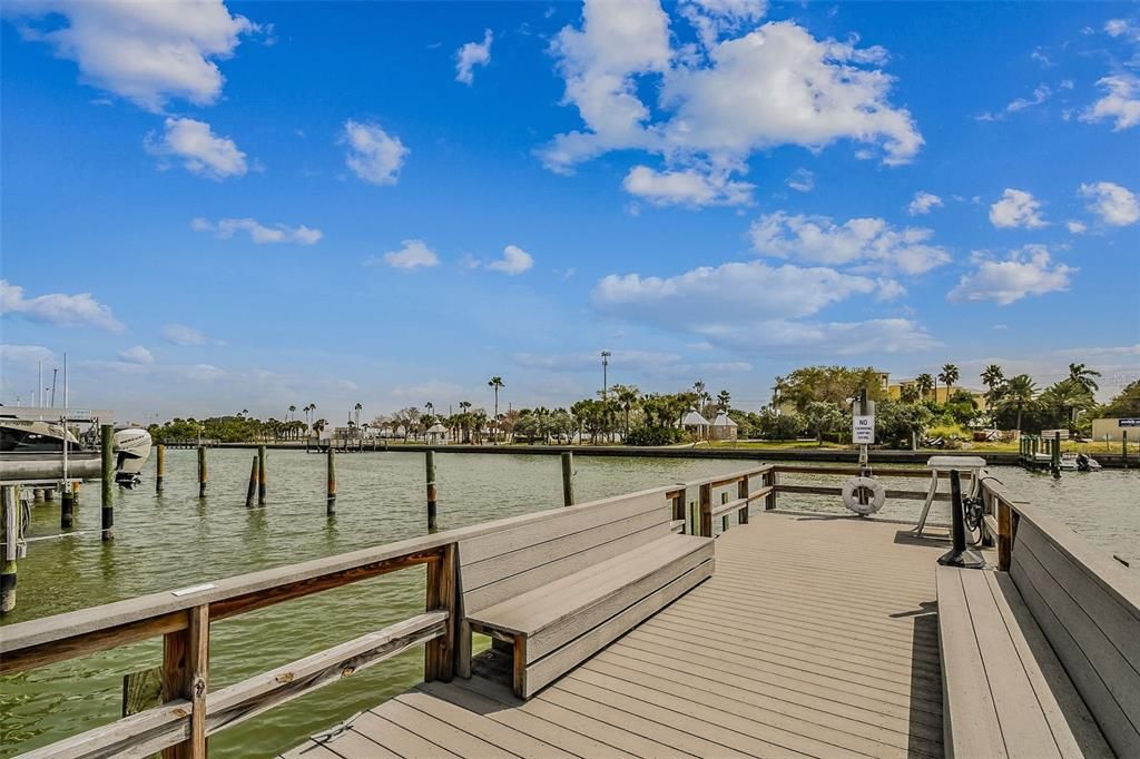 For Sale: $549,000 (2 beds, 2 baths, 1040 Square Feet)