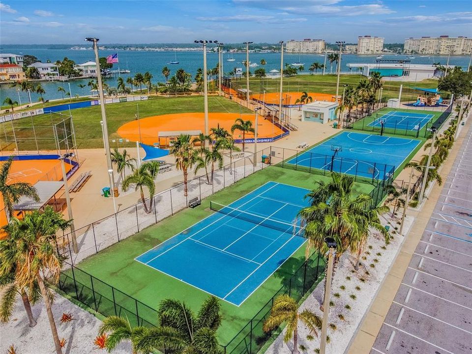 For Sale: $549,000 (2 beds, 2 baths, 1040 Square Feet)