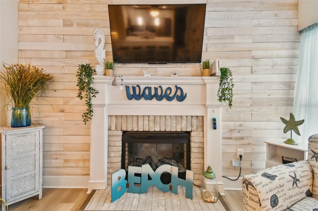 For Sale: $549,000 (2 beds, 2 baths, 1040 Square Feet)