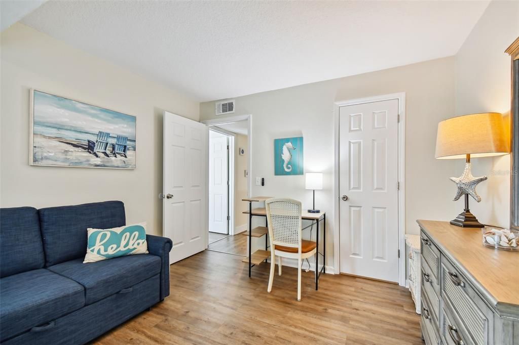 For Sale: $549,000 (2 beds, 2 baths, 1040 Square Feet)