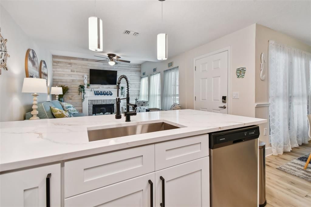 For Sale: $549,000 (2 beds, 2 baths, 1040 Square Feet)