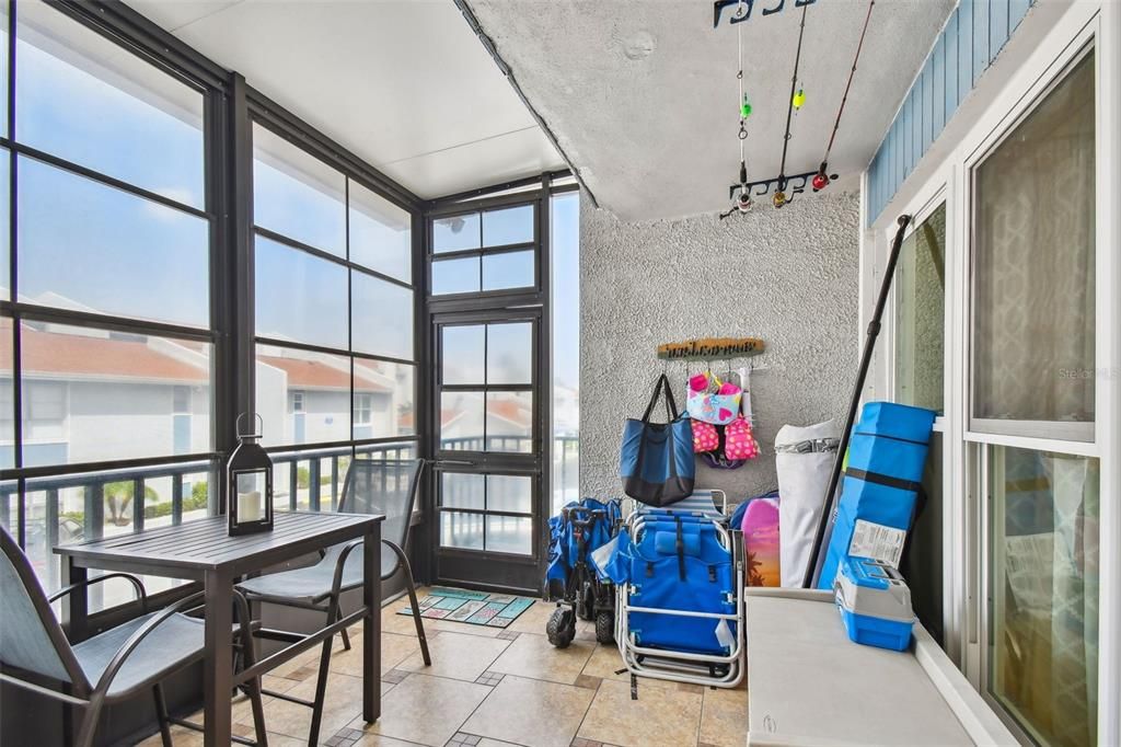 For Sale: $549,000 (2 beds, 2 baths, 1040 Square Feet)