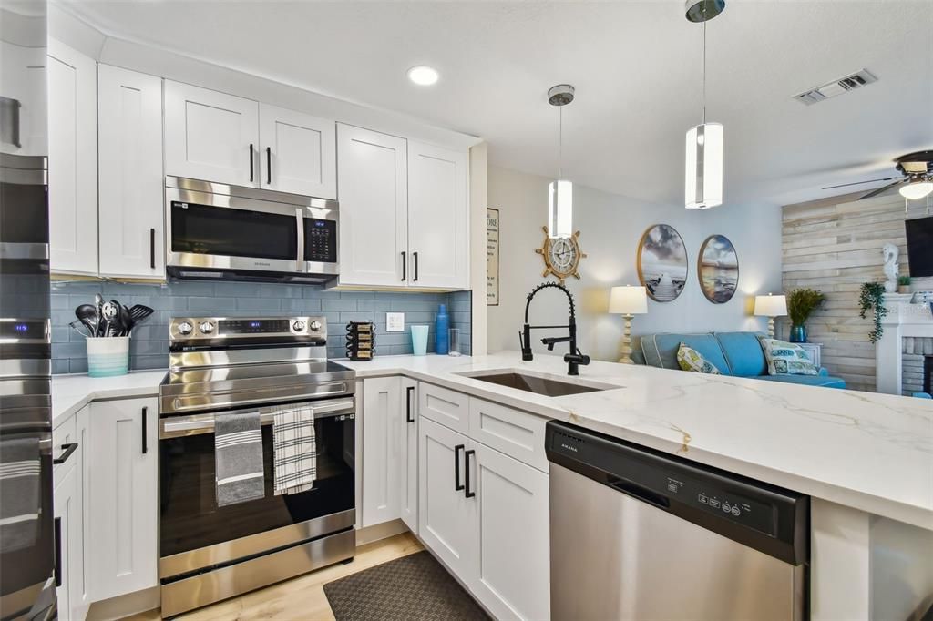 For Sale: $549,000 (2 beds, 2 baths, 1040 Square Feet)