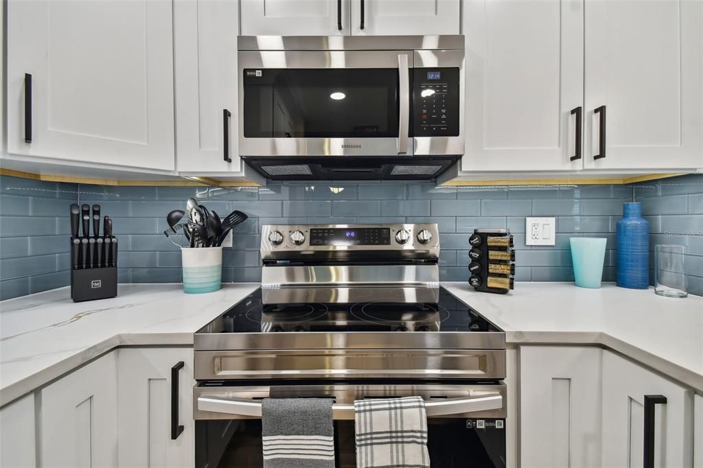 For Sale: $549,000 (2 beds, 2 baths, 1040 Square Feet)