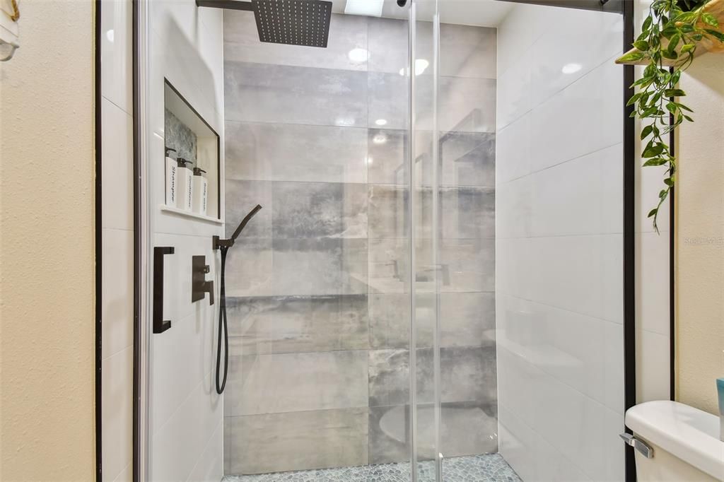 For Sale: $549,000 (2 beds, 2 baths, 1040 Square Feet)