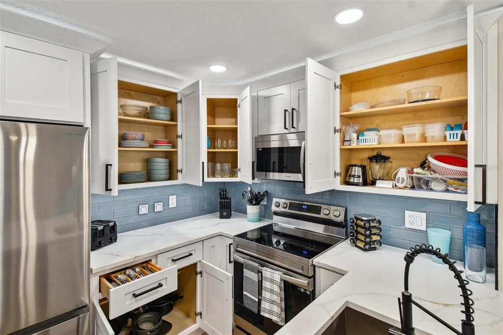 For Sale: $549,000 (2 beds, 2 baths, 1040 Square Feet)