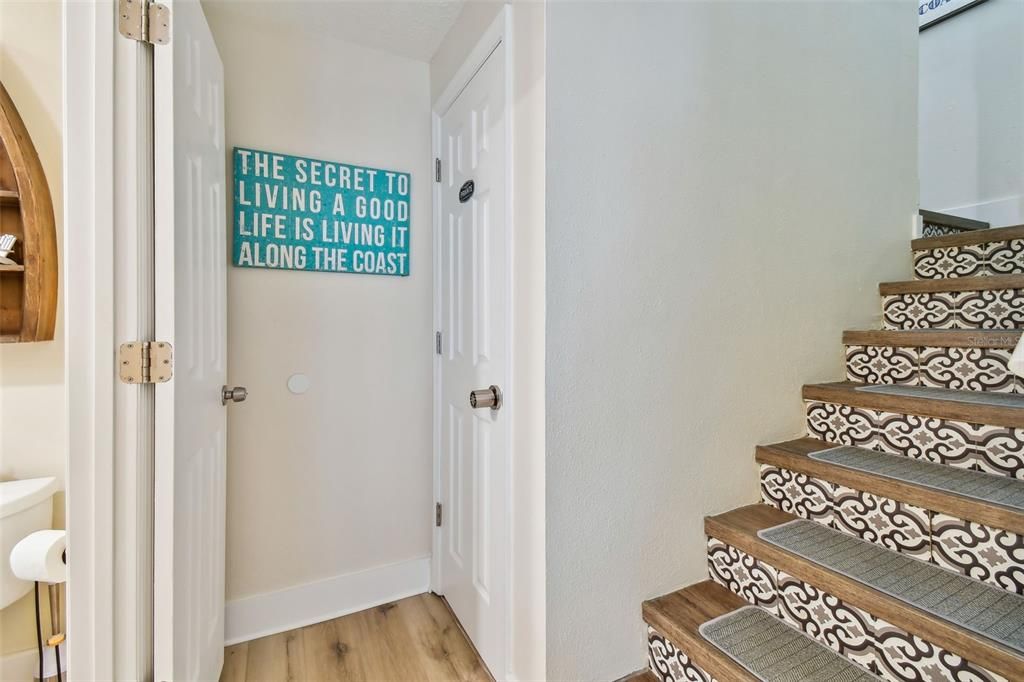 For Sale: $549,000 (2 beds, 2 baths, 1040 Square Feet)