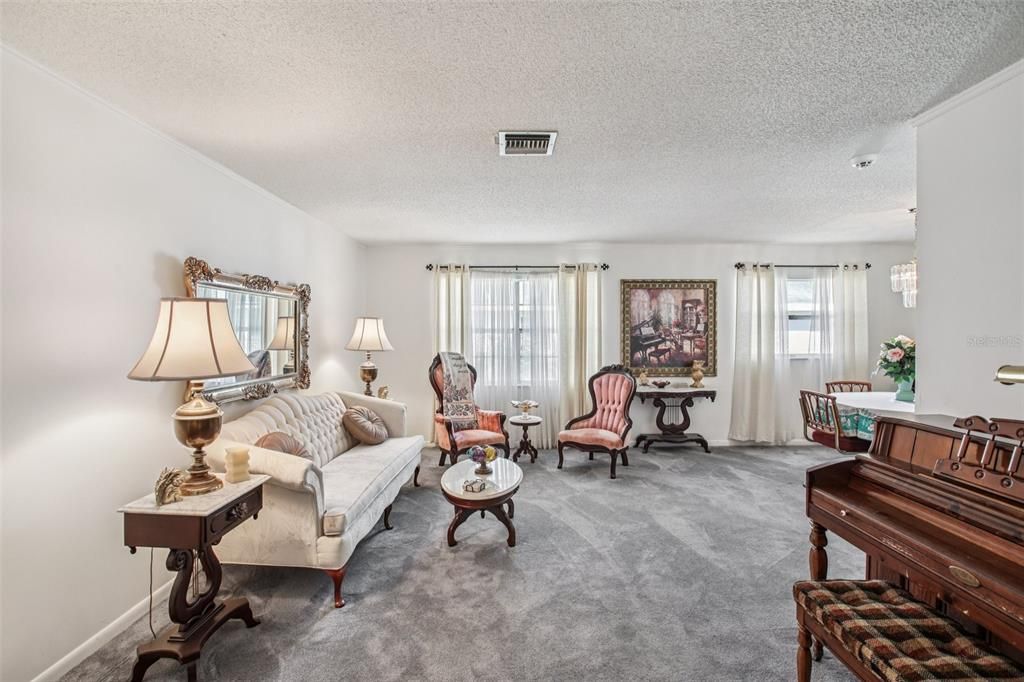 En Venta: $299,900 (3 camas, 2 baños, 1745 Pies cuadrados)